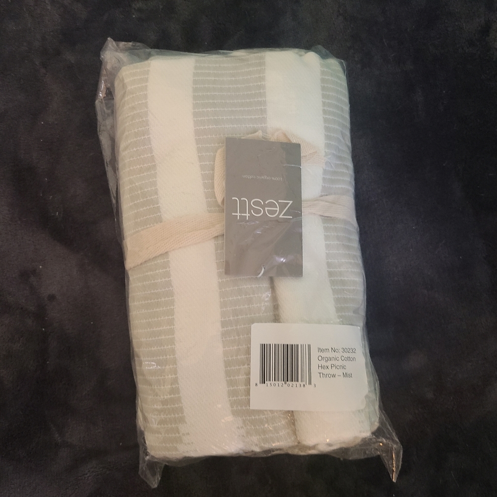 Zestt Organic Cotton Hex Picnic Throw 72"
